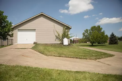 Exterior - 8857 Ringgold Fairfield Rd, Circleville, OH 43113 photo 7 of 11