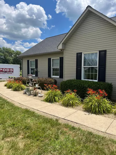 Exterior - 8857 Ringgold Fairfield Rd, Circleville, OH 43113 photo 10 of 11