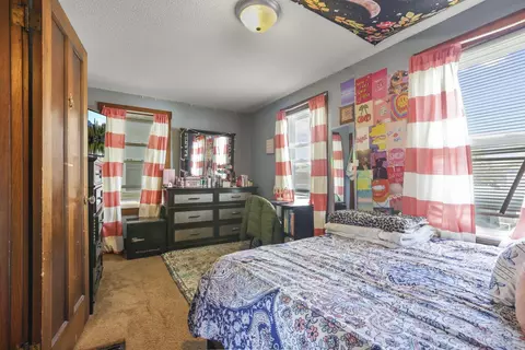 Bedroom - 760 E Main St, Newark, OH 43055 photo 4 of 5