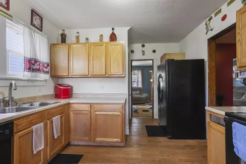 Kitchen - 760 E Main St, Newark, OH 43055 photo 4 of 6