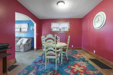Dining - 760 E Main St, Newark, OH 43055 photo 3 of 5
