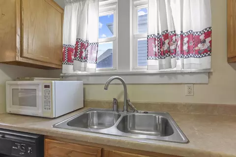 Kitchen - 760 E Main St, Newark, OH 43055 photo 6 of 6
