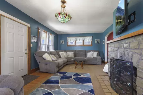 Living - 760 E Main St, Newark, OH 43055 photo 4 of 5