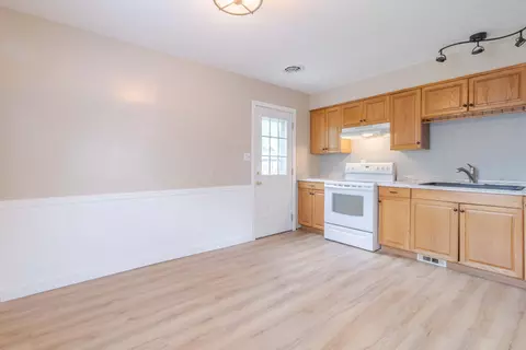 Kitchen - 520 Mohawk Dr, Lancaster, OH 43130 photo 2 of 2