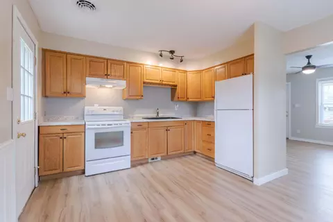 Kitchen - 520 Mohawk Dr, Lancaster, OH 43130 photo 1 of 2