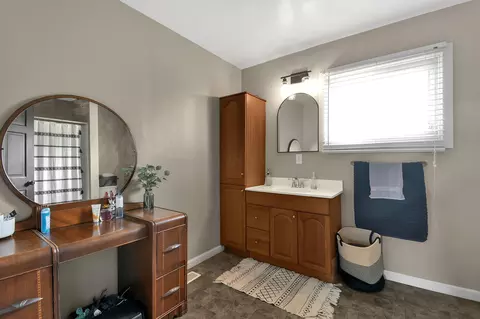 Bath - 418 Chatham Rd, Circleville, OH 43113 photo 2 of 3
