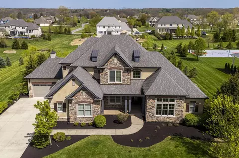 2032 Woodland Hall Dr, Delaware, OH 43015