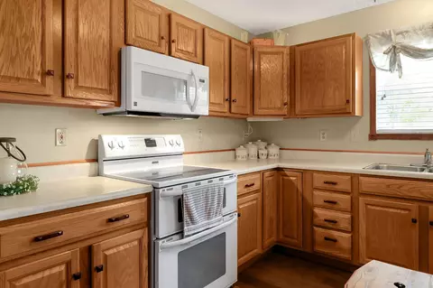 Kitchen - 2000 Ashburn Dr, Delaware, OH 43015 photo 4 of 4