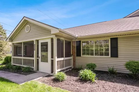 605 Kensington Dr, Heath, OH 43056