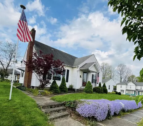12 W Main St, Danville, OH 43014