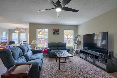 Living - 360 Sycamore Dr, Circleville, OH 43113 photo 2 of 3
