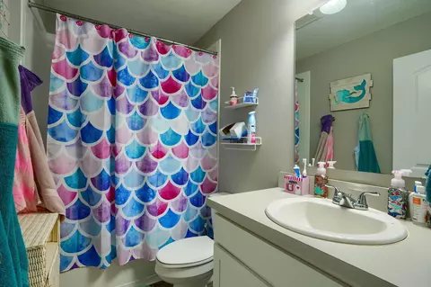 Bath - 360 Sycamore Dr, Circleville, OH 43113 photo 1 of 2