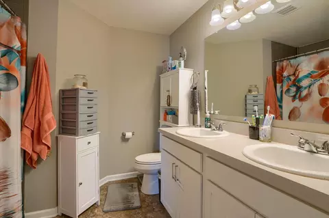 Bath - 360 Sycamore Dr, Circleville, OH 43113 photo 2 of 2