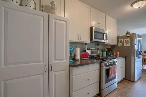Kitchen - 360 Sycamore Dr, Circleville, OH 43113 photo 4 of 5
