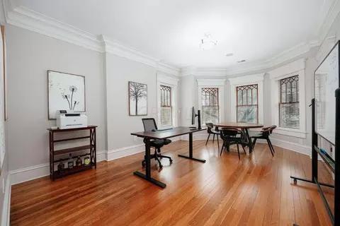 Dining - 904 E Broad St E, Columbus, OH 43205 photo 5 of 6