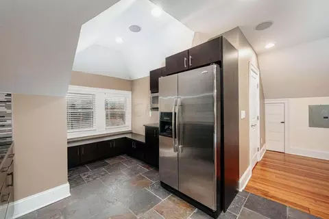 Kitchen - 904 E Broad St E, Columbus, OH 43205 photo 7 of 10
