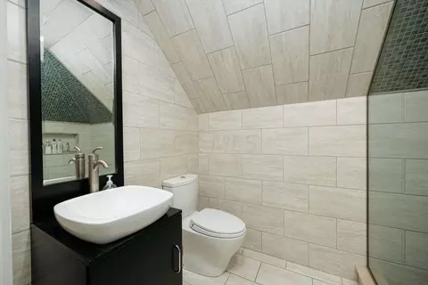 Bath - 904 E Broad St E, Columbus, OH 43205 photo 10 of 11