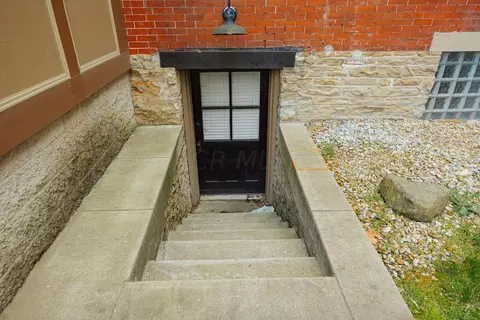 Exterior - 904 E Broad St E, Columbus, OH 43205 photo 6 of 16