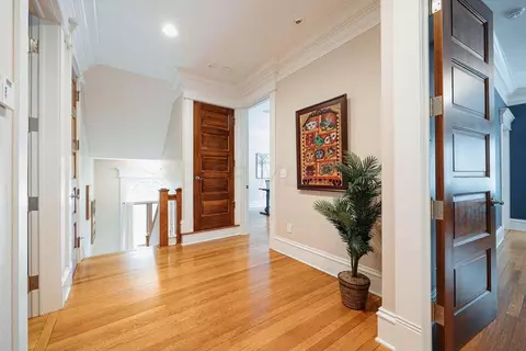 Entry Way - 904 E Broad St E, Columbus, OH 43205 photo 4 of 6