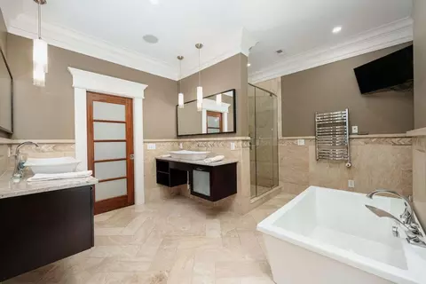Bath - 904 E Broad St E, Columbus, OH 43205 photo 6 of 11