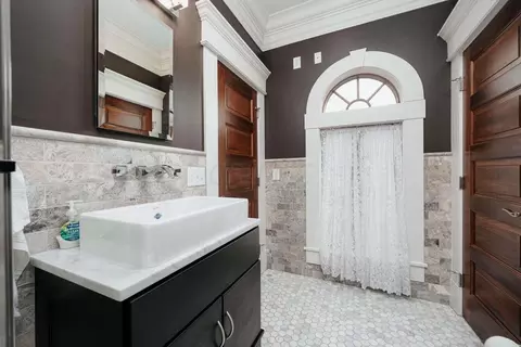 Bath - 904 E Broad St E, Columbus, OH 43205 photo 2 of 11