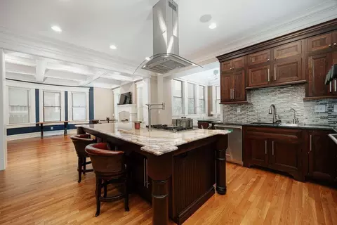Kitchen - 904 E Broad St E, Columbus, OH 43205 photo 3 of 10