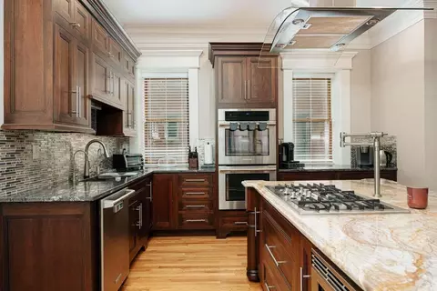 Kitchen - 904 E Broad St E, Columbus, OH 43205 photo 4 of 10