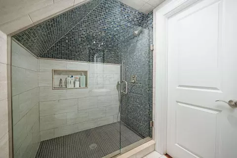 Bath - 904 E Broad St E, Columbus, OH 43205 photo 11 of 11