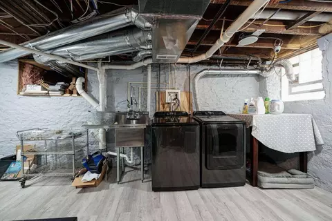 Kitchen - 904 E Broad St E, Columbus, OH 43205 photo 10 of 10