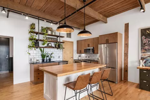 448 W Nationwide Blvd #403, Columbus, OH 43215