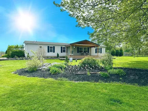 8120 Blackbird Ln, Thornville, OH 43076