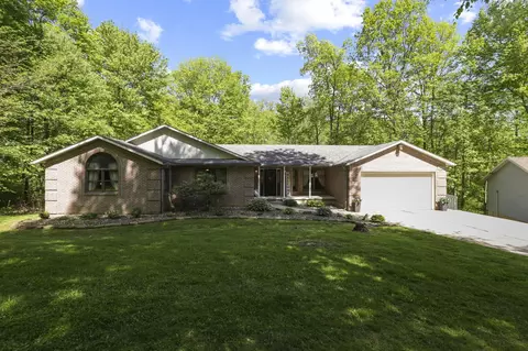 6375 Chatham Rd, Newark, OH 43055