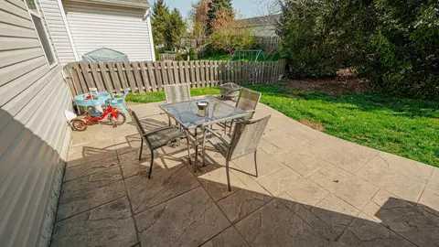 Exterior - 538 Stone Shadow Dr, Blacklick, OH 43004 photo 5 of 12