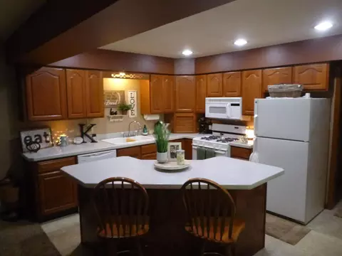 Kitchen - 751 Fieldson Dr, Heath, OH 43056 photo 3 of 3