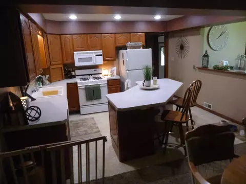 Kitchen - 751 Fieldson Dr, Heath, OH 43056 photo 1 of 3