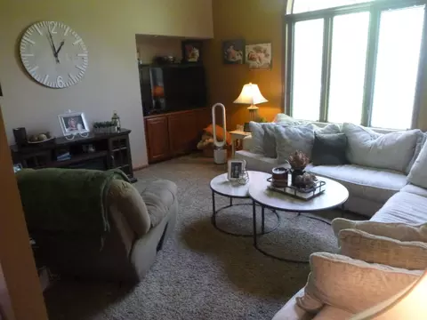 Living - 751 Fieldson Dr, Heath, OH 43056 photo 2 of 2