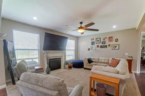 Living - 13 Buckeye Dr, Middletown, OH 45044 photo 1 of 3