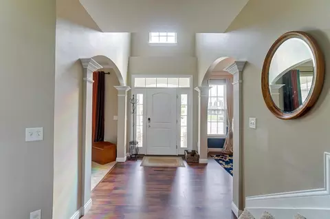 Entry Way - 13 Buckeye Dr, Middletown, OH 45044 photo 1 of 11