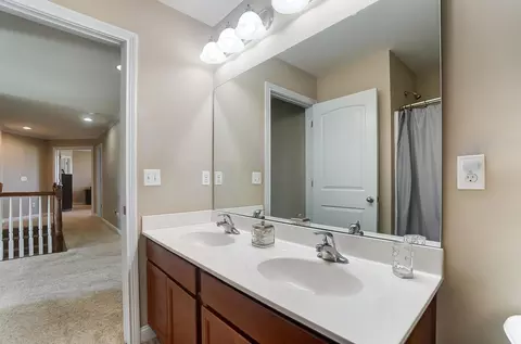 Bath - 13 Buckeye Dr, Middletown, OH 45044 photo 7 of 10