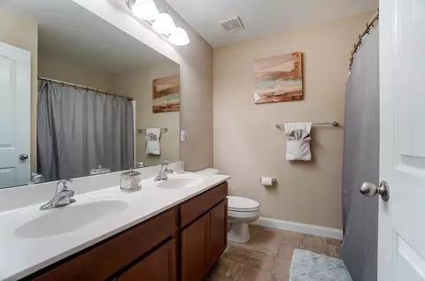 Bath - 13 Buckeye Dr, Middletown, OH 45044 photo 6 of 10
