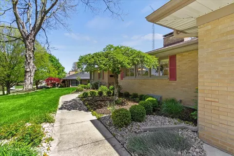 2106 Northridge Dr, Springfield, OH 45504 photo 2