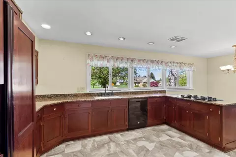 2106 Northridge Dr, Springfield, OH 45504 photo 9