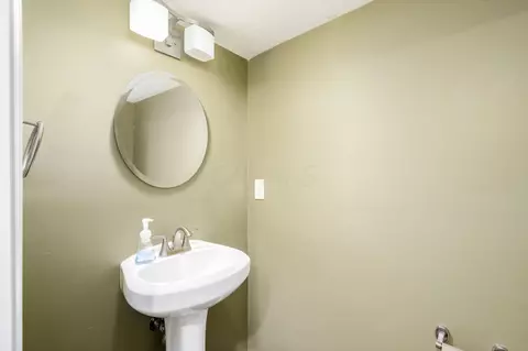 Bath - 111 Cherry Tree Ct, Delaware, OH 43015 photo 6 of 6
