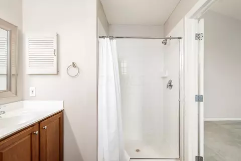 Bath - 111 Cherry Tree Ct, Delaware, OH 43015 photo 3 of 6