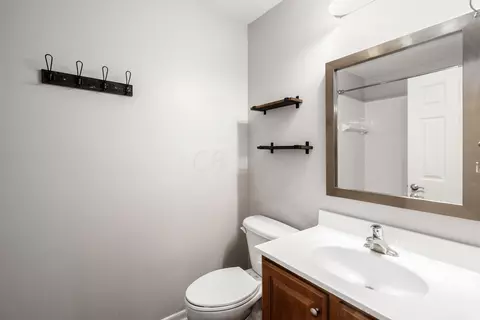 Bath - 111 Cherry Tree Ct, Delaware, OH 43015 photo 4 of 6