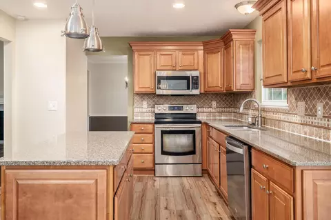 Kitchen - 111 Cherry Tree Ct, Delaware, OH 43015 photo 5 of 6