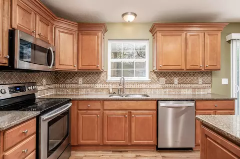 Kitchen - 111 Cherry Tree Ct, Delaware, OH 43015 photo 2 of 6
