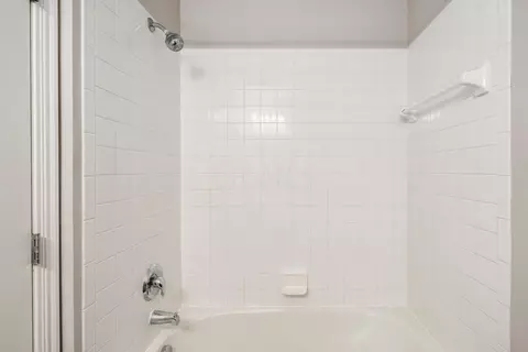 Bath - 111 Cherry Tree Ct, Delaware, OH 43015 photo 5 of 6