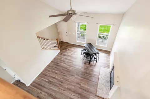 Entry Way - 111 Cherry Tree Ct, Delaware, OH 43015 photo 3 of 7