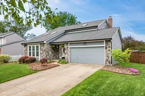 4387 Shirlene Dr, Grove City, OH 43123